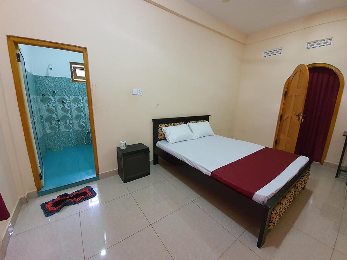 Hôtel Btec Guest à Jaffna Extérieur photo